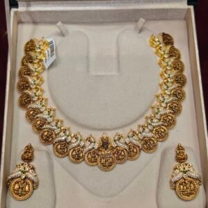 UNIQUE KASU SHORT NECKLESS
