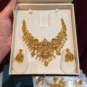 ANTIQUE HEAVY NECKLACE